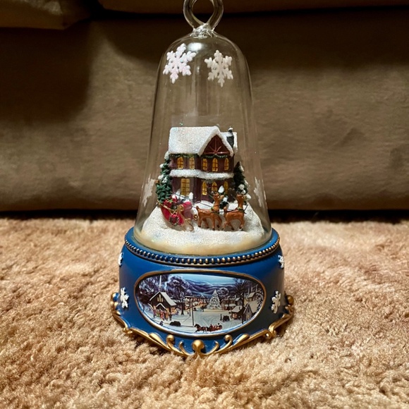 Musical Christmas Decor - Picture 8 of 9